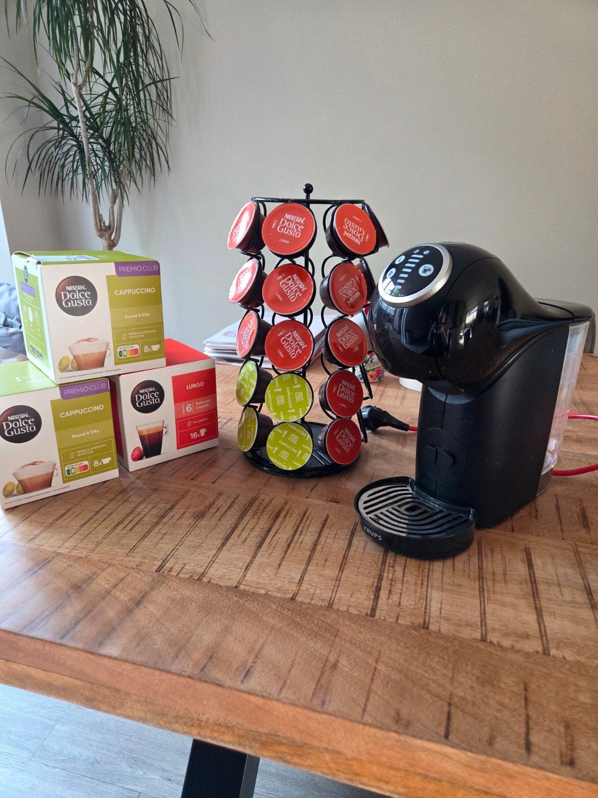 Krups Dolce Gusto apparaat met houder en cups, Ophalen, Gebruikt, Koffiemachine, Koffiepads en cups