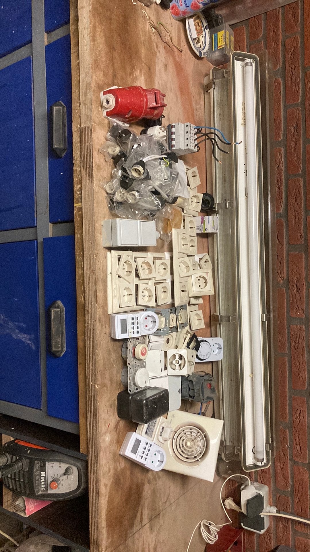 Stopcontacten en schakelaars, Verzamelen, Automaten | Overige, Ophalen of Verzenden, Zo goed als nieuw