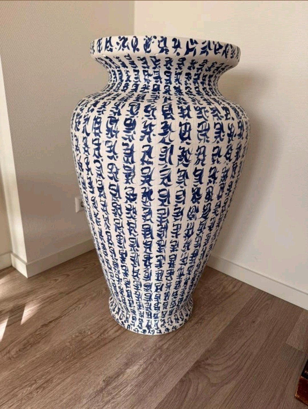 Grote Chinese vaas met blauw-witte decoratie, Antiek en Kunst, Antiek | Vazen, Ophalen
