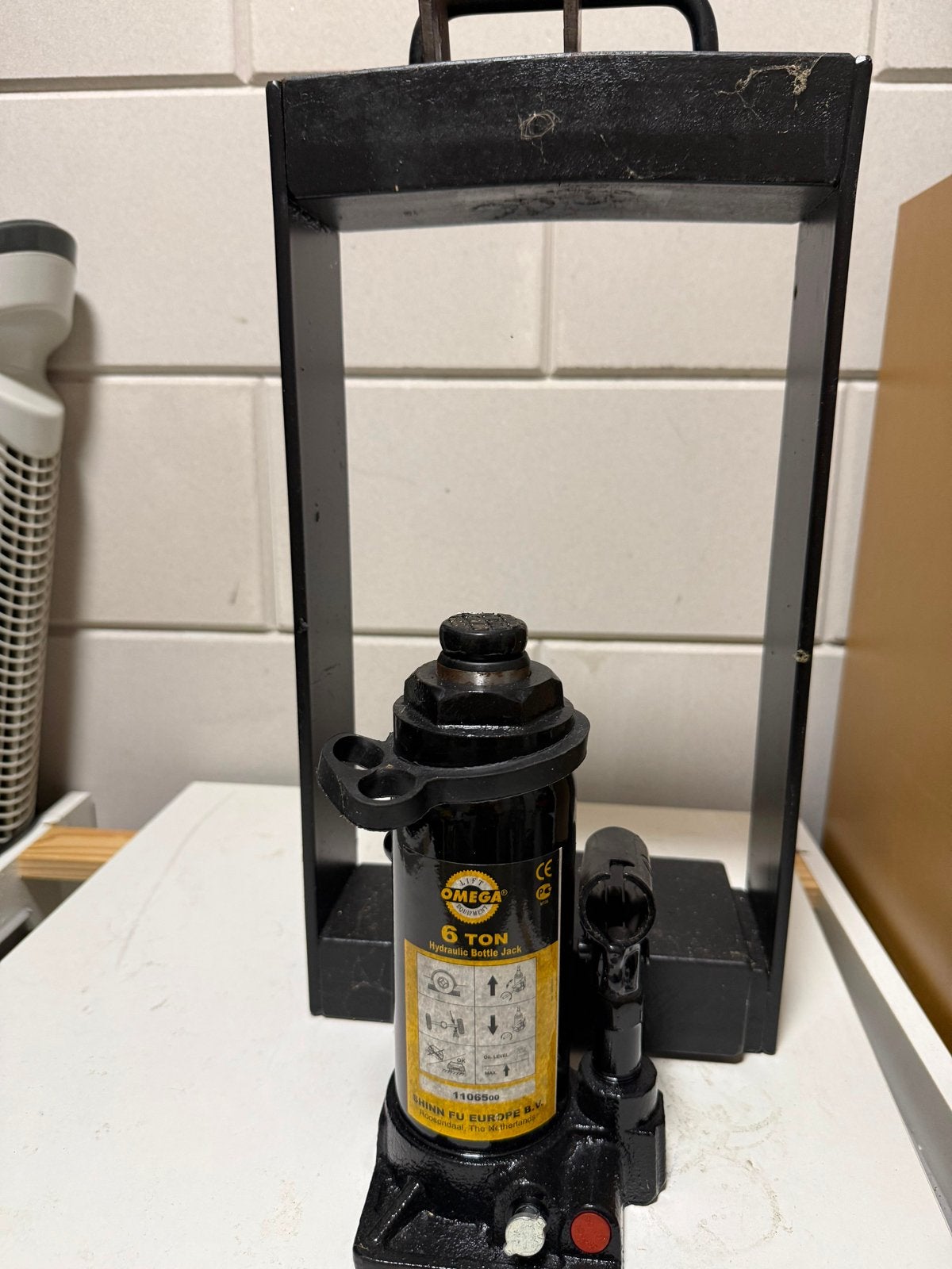 Omega 6 Ton Hydraulische Fleskrik met Persframe, Ophalen, Gebruikt, Overige typen, Overige merken