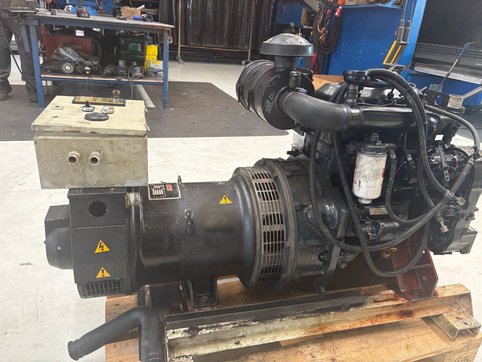 Iveco 4 cilinder - Stamford generator 40KvA, Ophalen, Gebruikt, 30 kVA of meer, Dieselolie