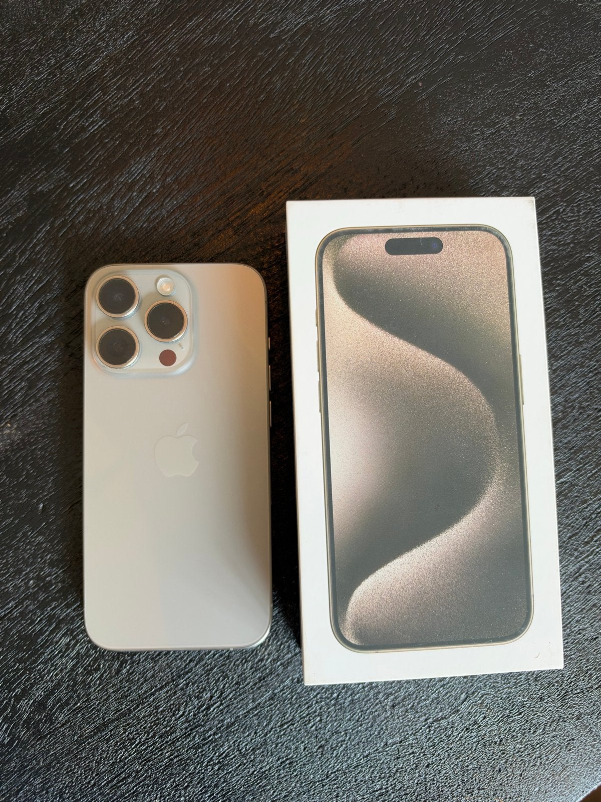 Foto 3 van iPhone 15 Pro - 512 GB - Lichte krasjes, 84% batterij