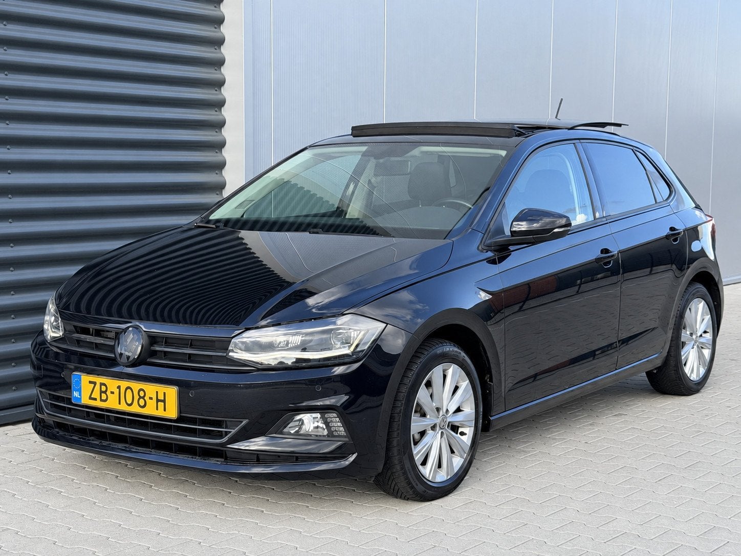 Volkswagen Polo 1.0 TSI - Highline - Pano - Navi - PDC, Auto's, Euro 6, Zwart, Origineel Nederlands, Bedrijf