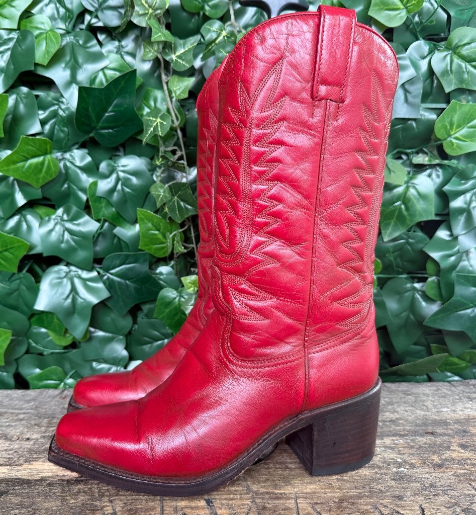 Prachtige  leren blokhak laarzen van Sendra , maat 39, Kleding | Dames, Ophalen of Verzenden, Zo goed als nieuw, Sendra, Rood