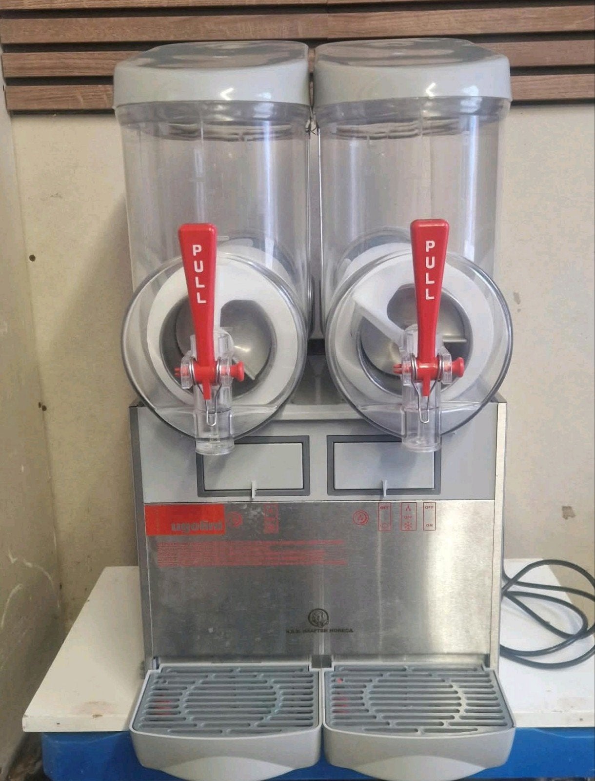 SlushPuppy,Ugolini. Dubbele Tank., Ophalen, Gebruikt