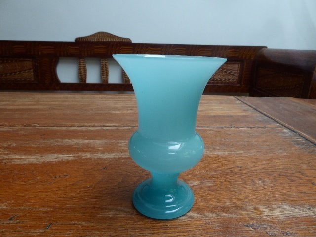 Vintage blauw opaline vaasje, 14 cm., Ophalen of Verzenden