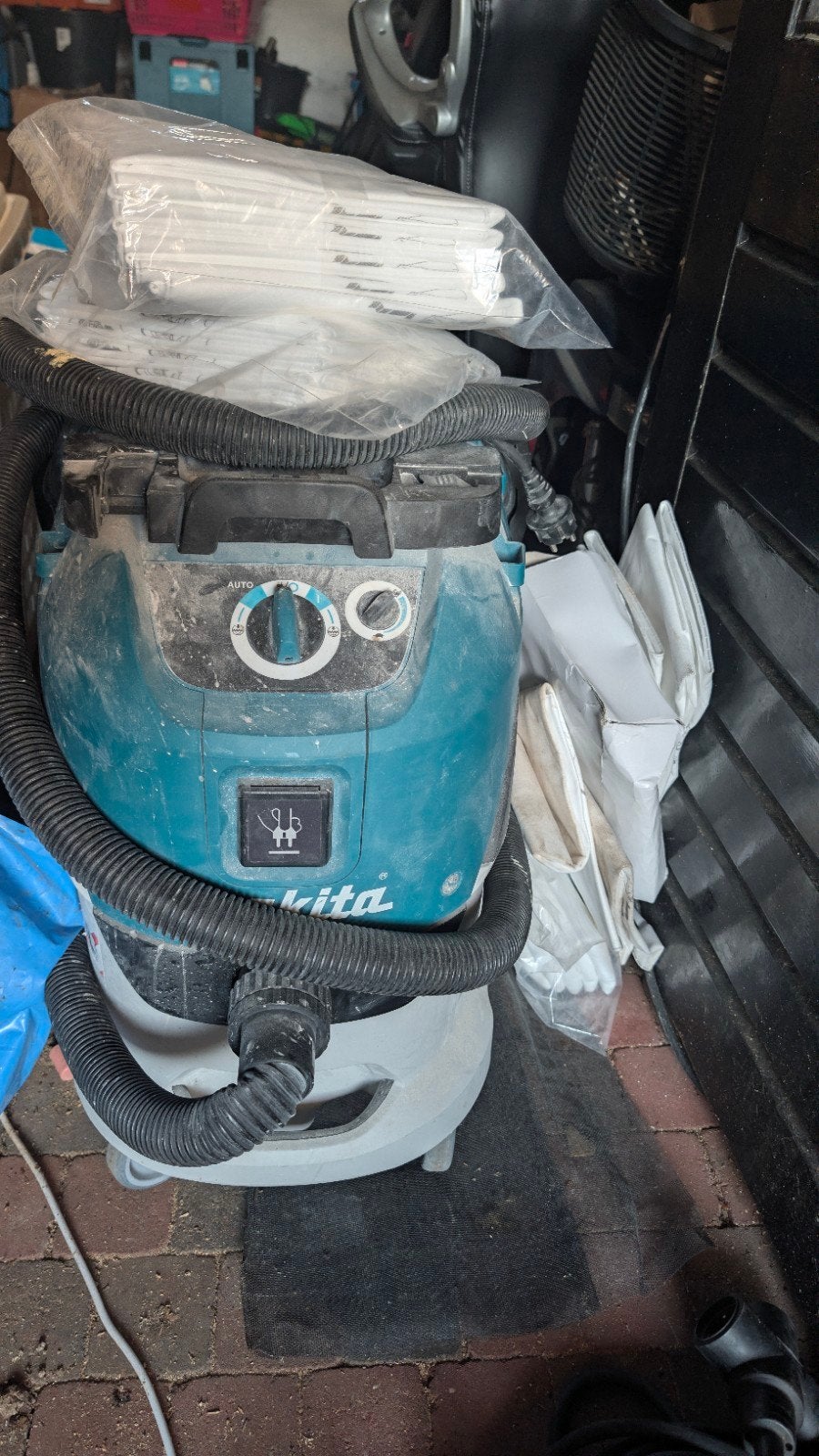 Makita stofzuiger +25stofzuigezakken, Ophalen of Verzenden, Gebruikt