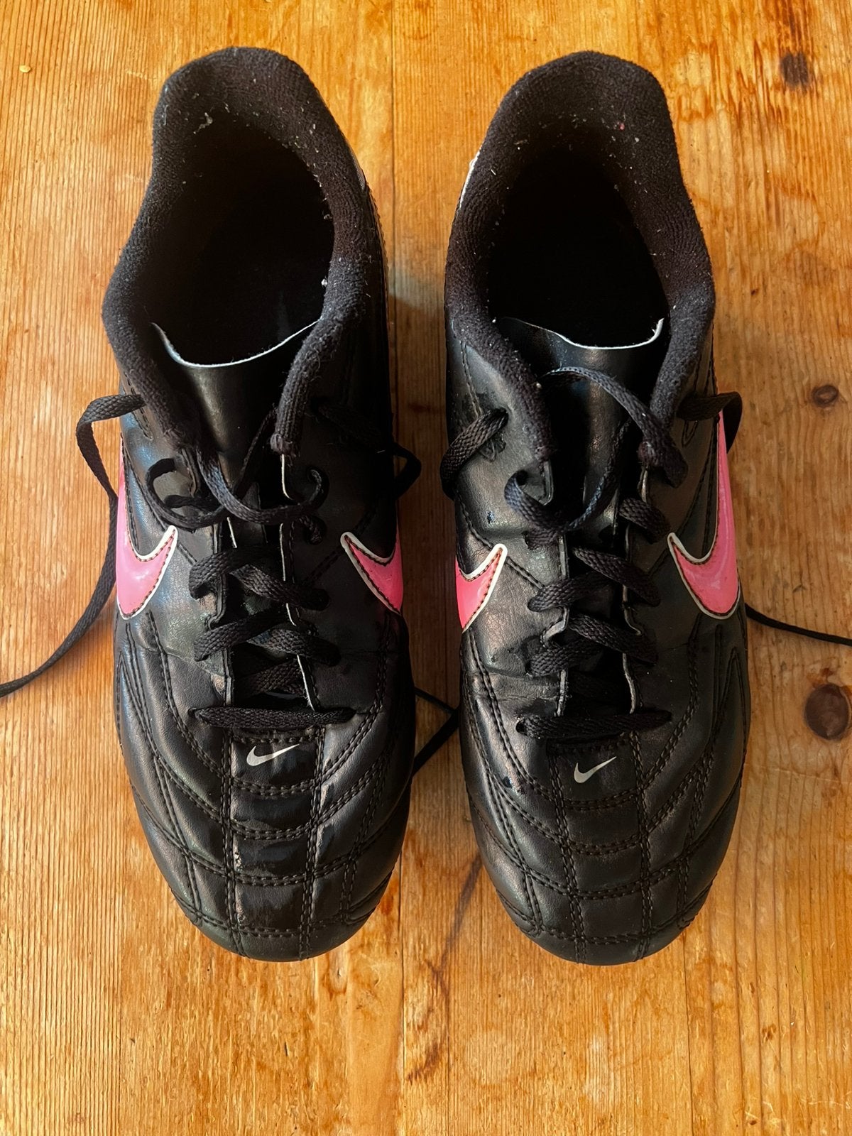 Nike dames/meisjes voetbalschoenen, Verzenden, Gedragen, Sportschoenen, Zwart