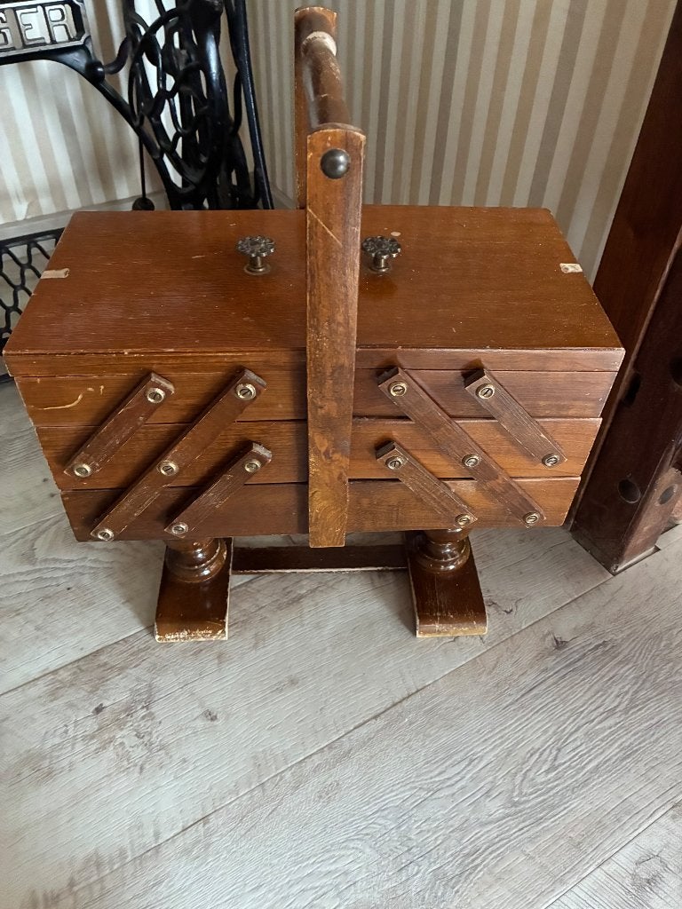 Vintage Houten Naaidoos met Uitschuifbare Vakken, Antiek en Kunst, Curiosa en Brocante, Ophalen