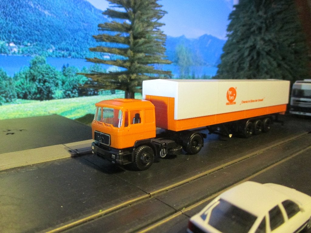 MAN F90 met huif-oplegger - Herpa Hebro Chemie NU € 5,75, Ophalen of Verzenden, Zo goed als nieuw, Bus of Vrachtwagen, Herpa