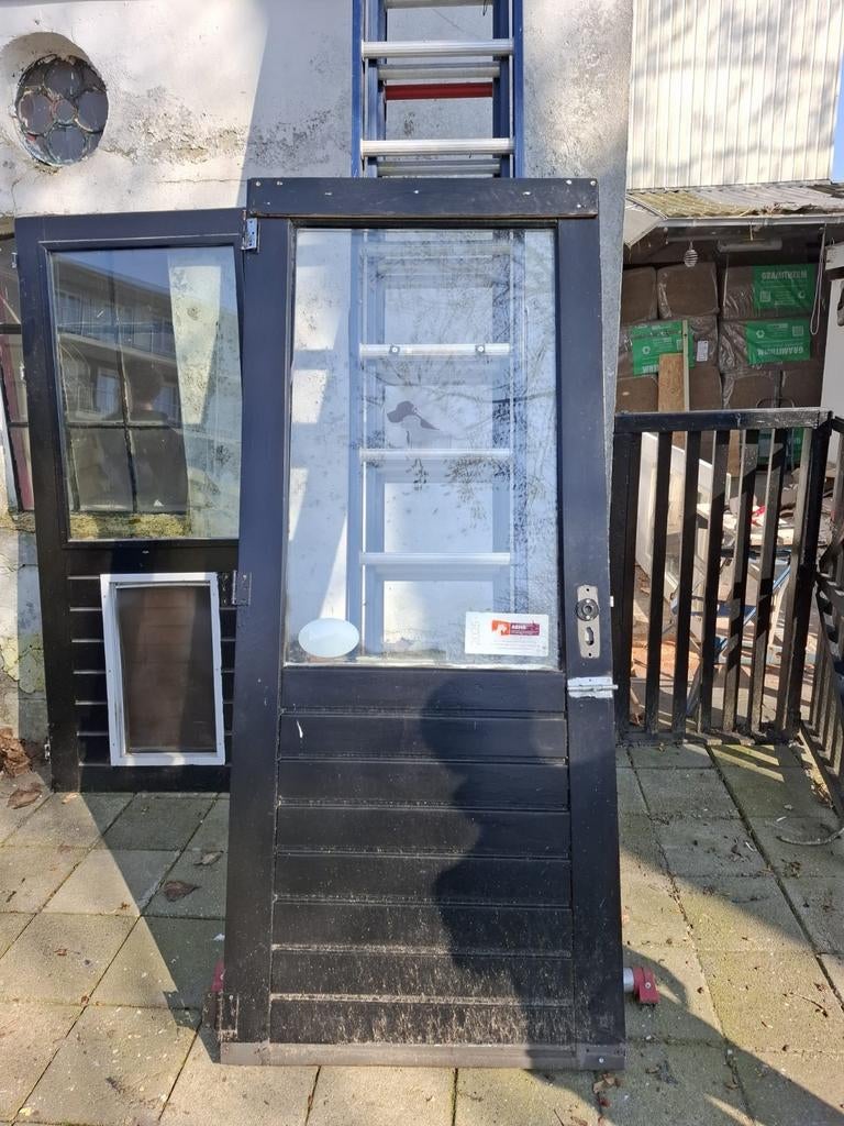 Buitendeur 2x met glas en hondenluik 211.5/89 en 201.5 x88, Ophalen of Verzenden, Gebruikt