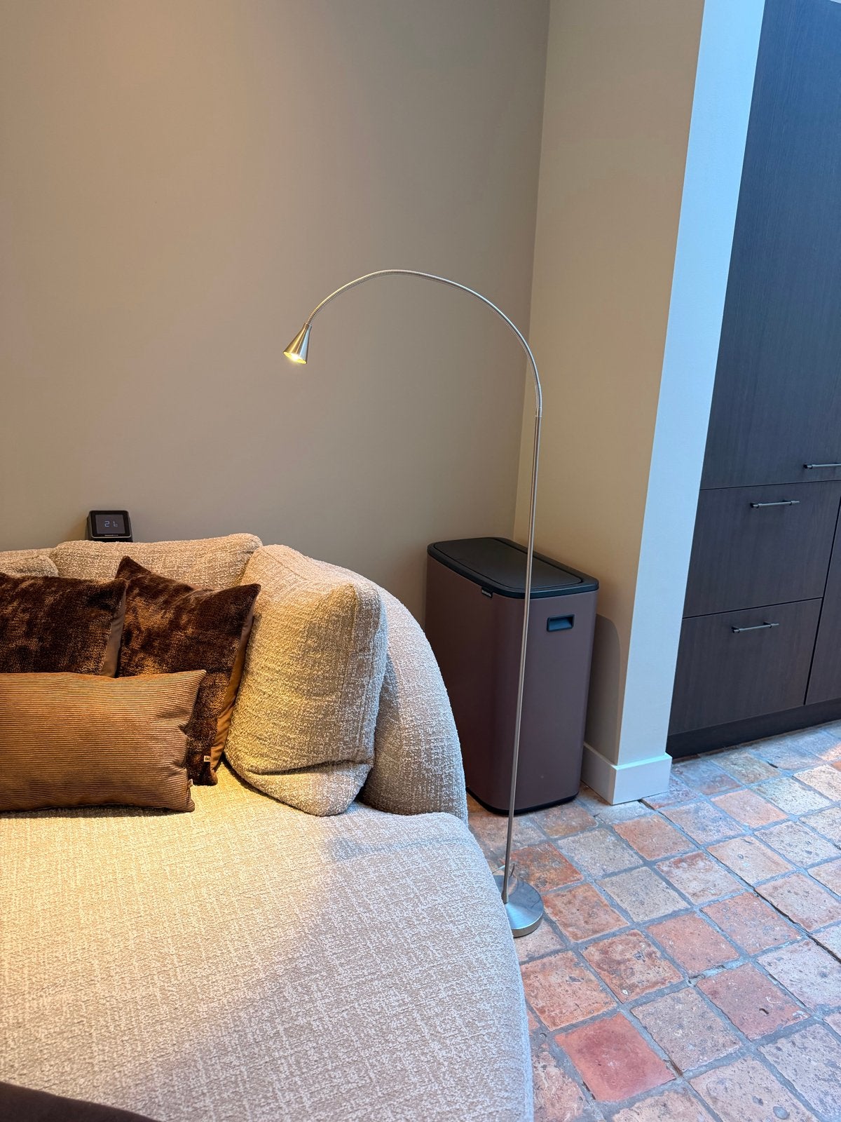 Minimalistische Vloerlamp met Flexibele Arm, Huis en Inrichting, Lampen | Vloerlampen, Ophalen of Verzenden, Gebruikt, Metaal