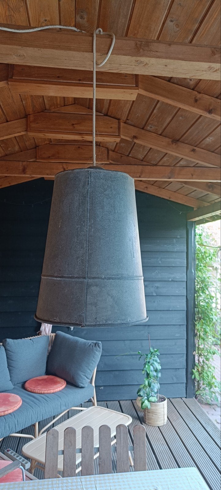 Zinken emmerlamp, Ophalen