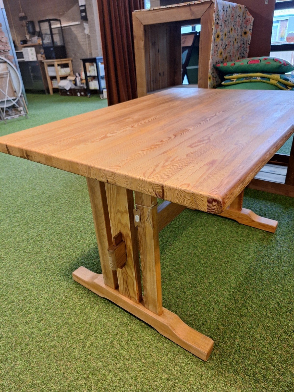 Houten degelijke eettafel (afhalen in Cuijk), Huis en Inrichting, Ophalen, 50 tot 100 cm, Zo goed als nieuw, Vijf personen of meer