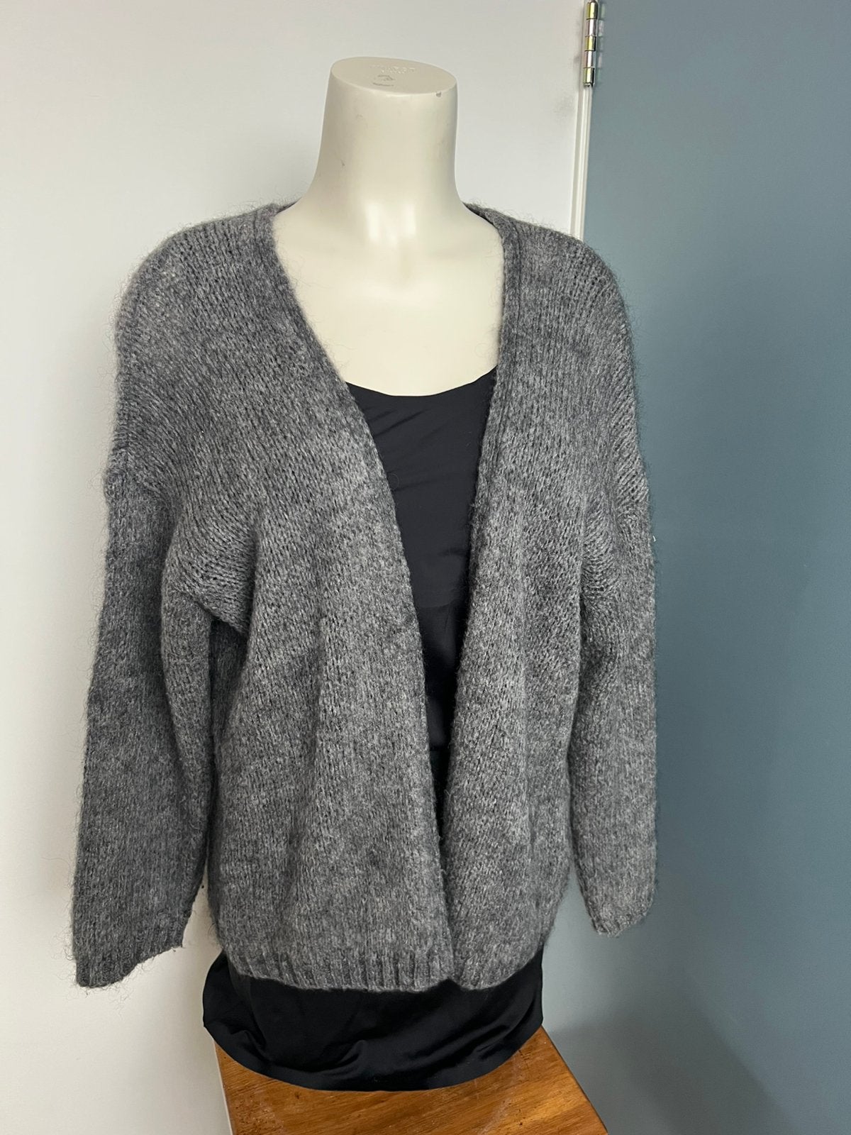 Mika elles grijs openvallend wol wollen wollig gebreid vest, Maat 46/48 (XL) of groter, Ophalen of Verzenden, Zo goed als nieuw