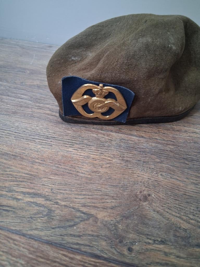 legerbaret van de Aan- en Afvoertroepen (AAT), Verzamelen, Militaria | Algemeen, Landmacht, Embleem of Badge, Nederland, Ophalen