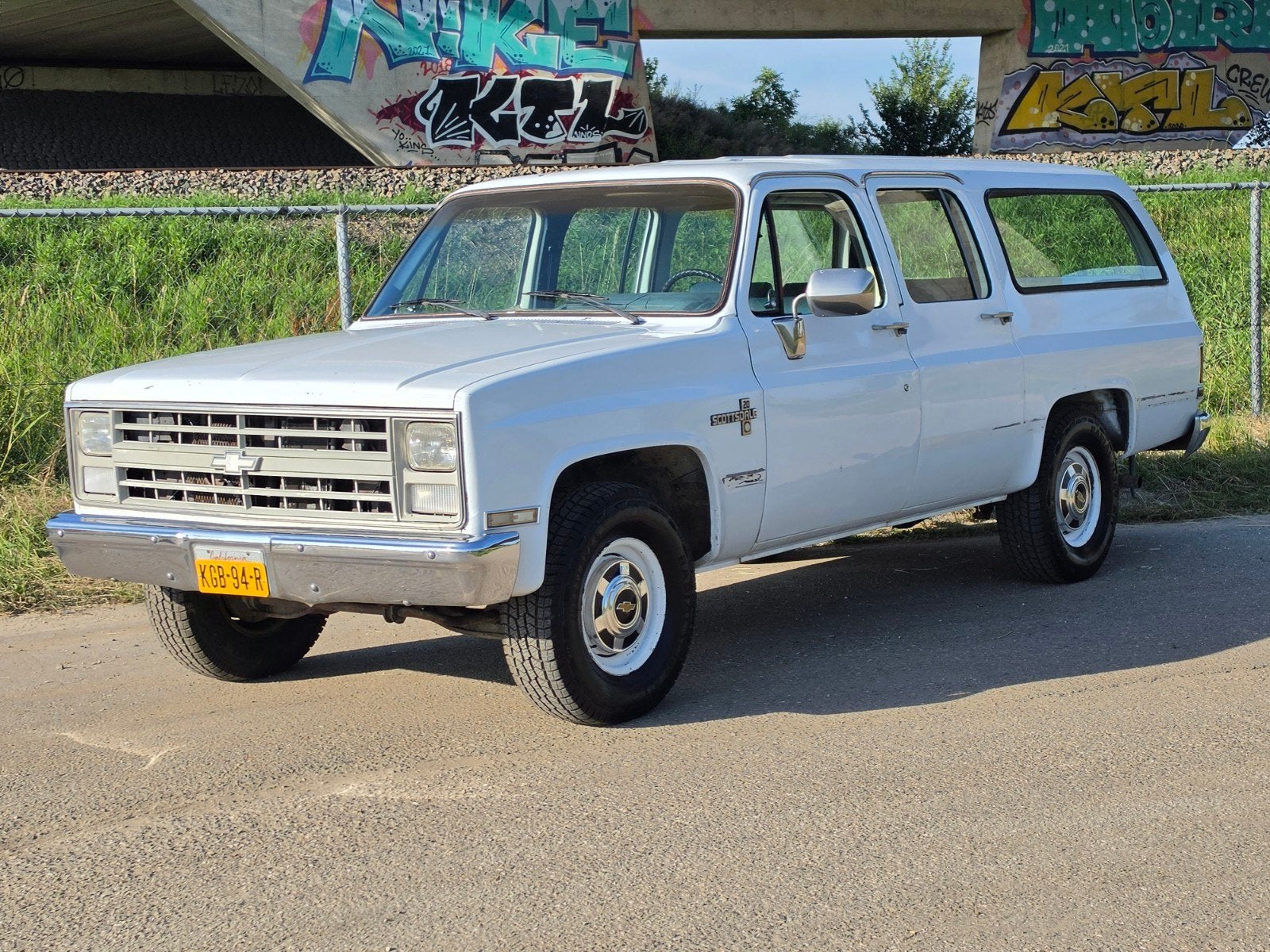 1986 Chevrolet Suburban 7,4L 454BB 8 pers, Auto's, Oldtimers, Bedrijf, Chevrolet, Benzine, Automaat, Ophalen