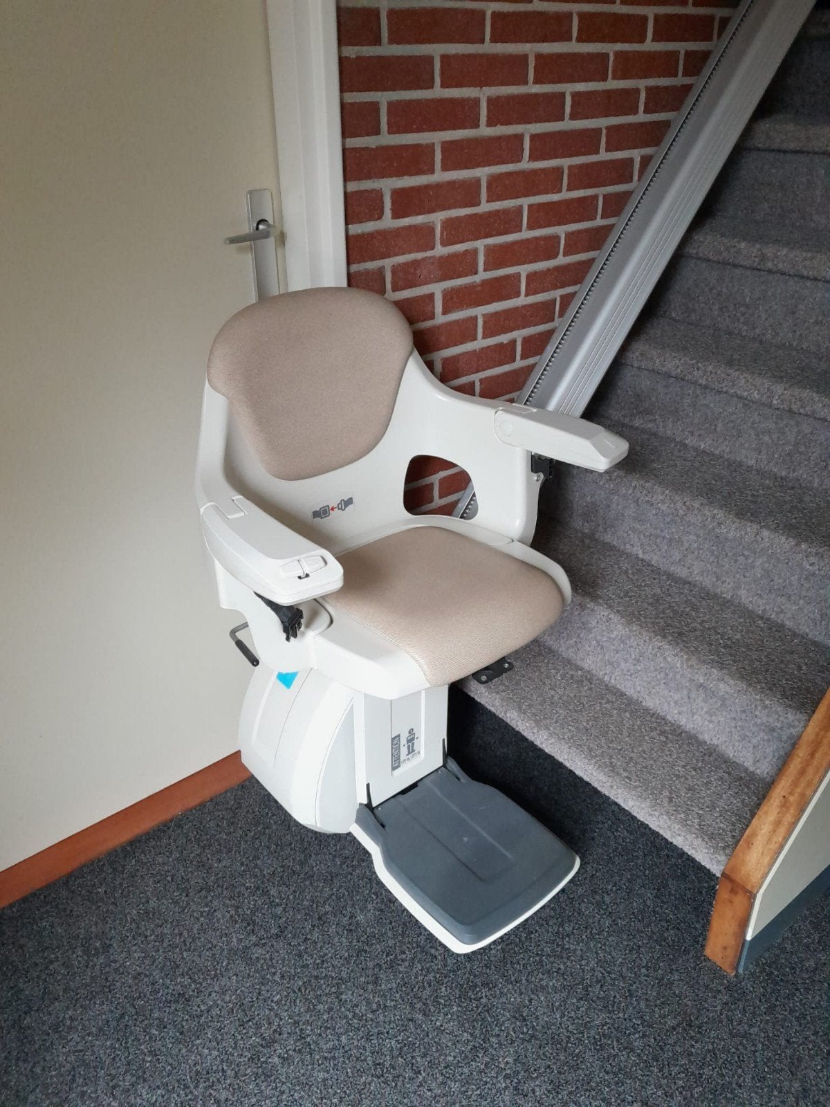 te koop: Nette traplift in rechte uitvoering, Diversen, Trapliften, Ophalen