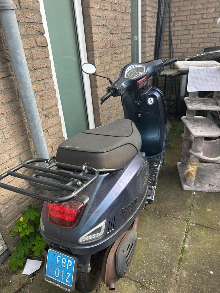 AGM scooter EFI te koop, Fietsen en Brommers, Snorfietsen en Snorscooters, Ophalen, Zo goed als nieuw, Benzine, Overige merken