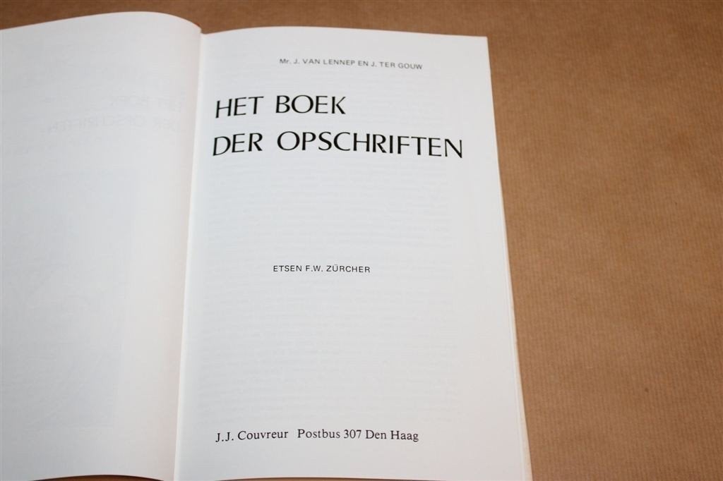 Boek der Opschriften — Nederlandse Gevelstenen en Spreuken, Ophalen of Verzenden, Gelezen, Europa
