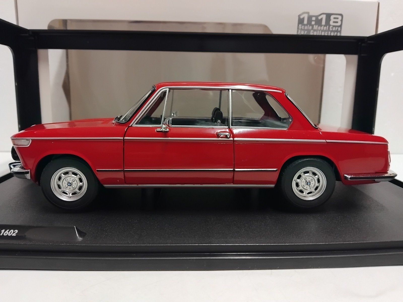 BMW 1602 rood Verona red 1971 Solido 1:18 KRD, Ophalen of Verzenden, Zo goed als nieuw, Auto, Overige merken