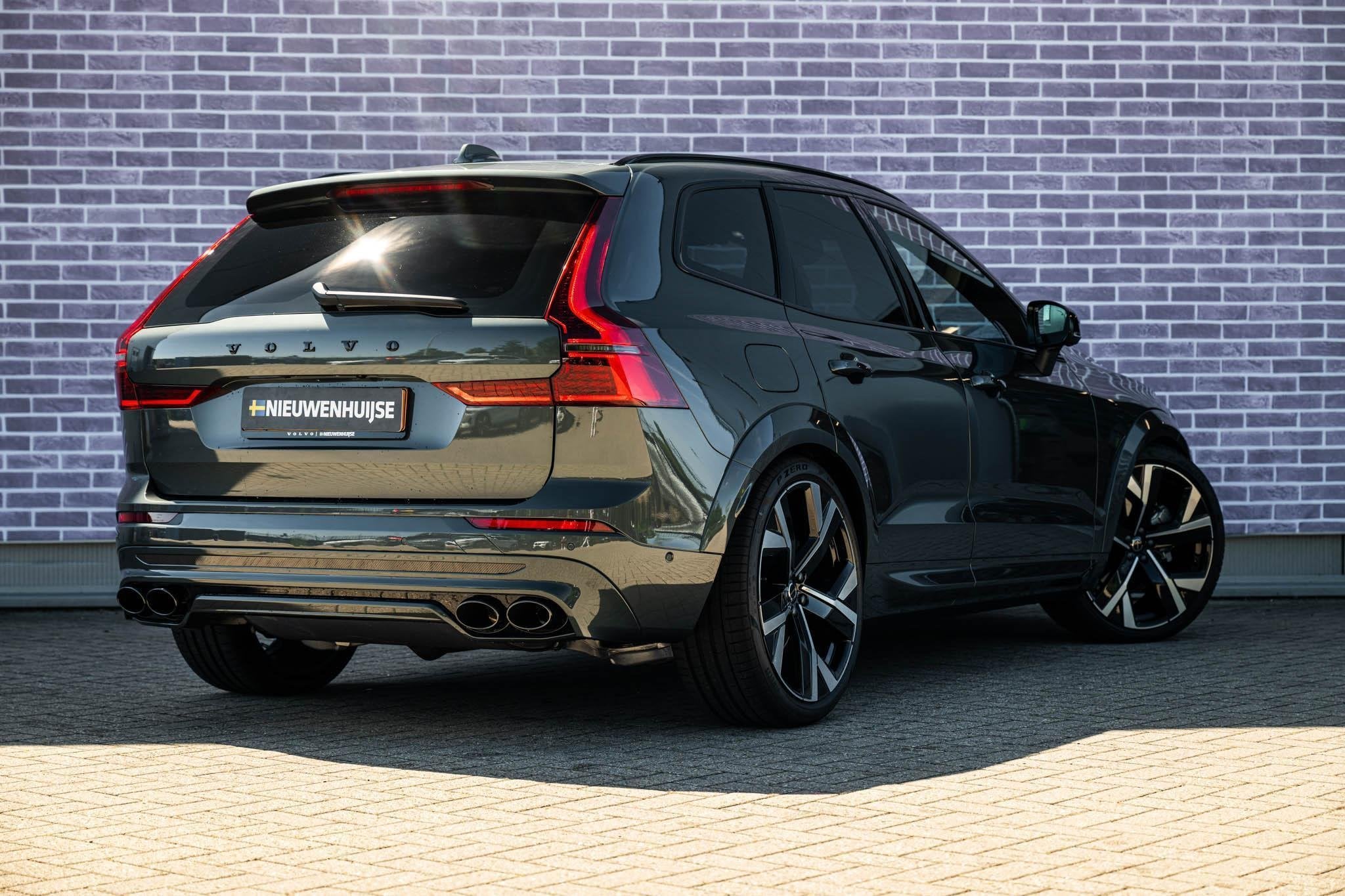 Volvo XC60 2.0 T8 Plug-in hybrid AWD Ultra Dark Executive Ed, Automaat, Euro 6, 4 cilinders, 180 min
