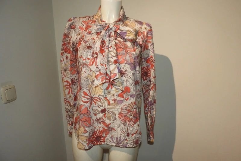 Dea Kudibal prachtige bloemen blouse strik bij de hals S
