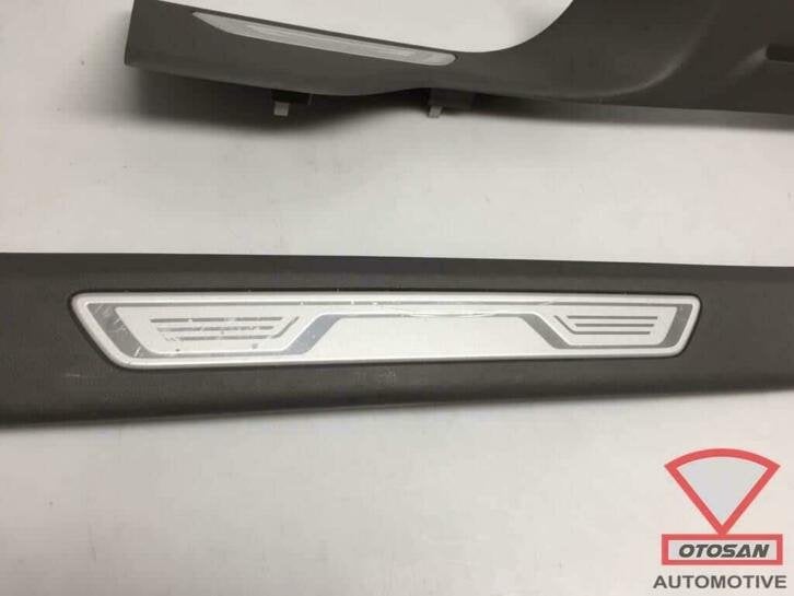 vw touareg 2018 instaplijst sierlijst set 760853845a 7608538, Gebruikt, Volkswagen, Volkswagen AG, Berliner Ring 2
38440  Wolfsburg, DE