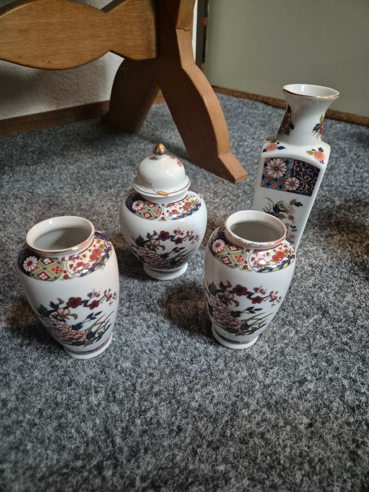 Set van 4 vazen en pot met deksel, Ophalen