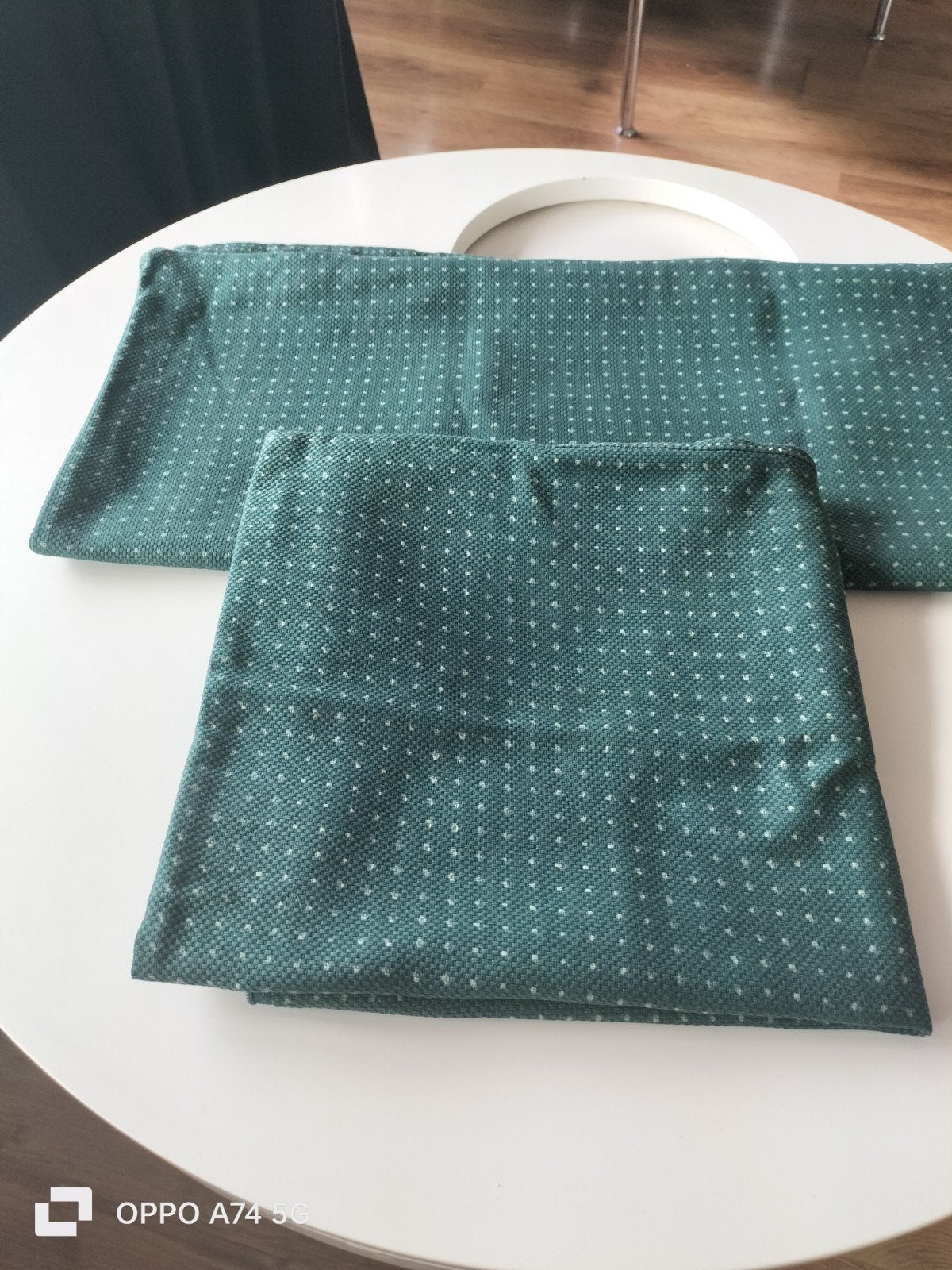 2x IKEA YPPERLIG Kussenhoezen 50x50 cm Groen Gestippeld, Wasbaar, IKEA, Ophalen of Verzenden, Zo goed als nieuw