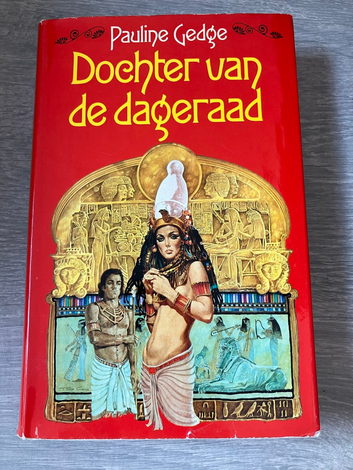 Pauline Gedge - Dochter van de dageraad, Ophalen of Verzenden, Gelezen, Nederland