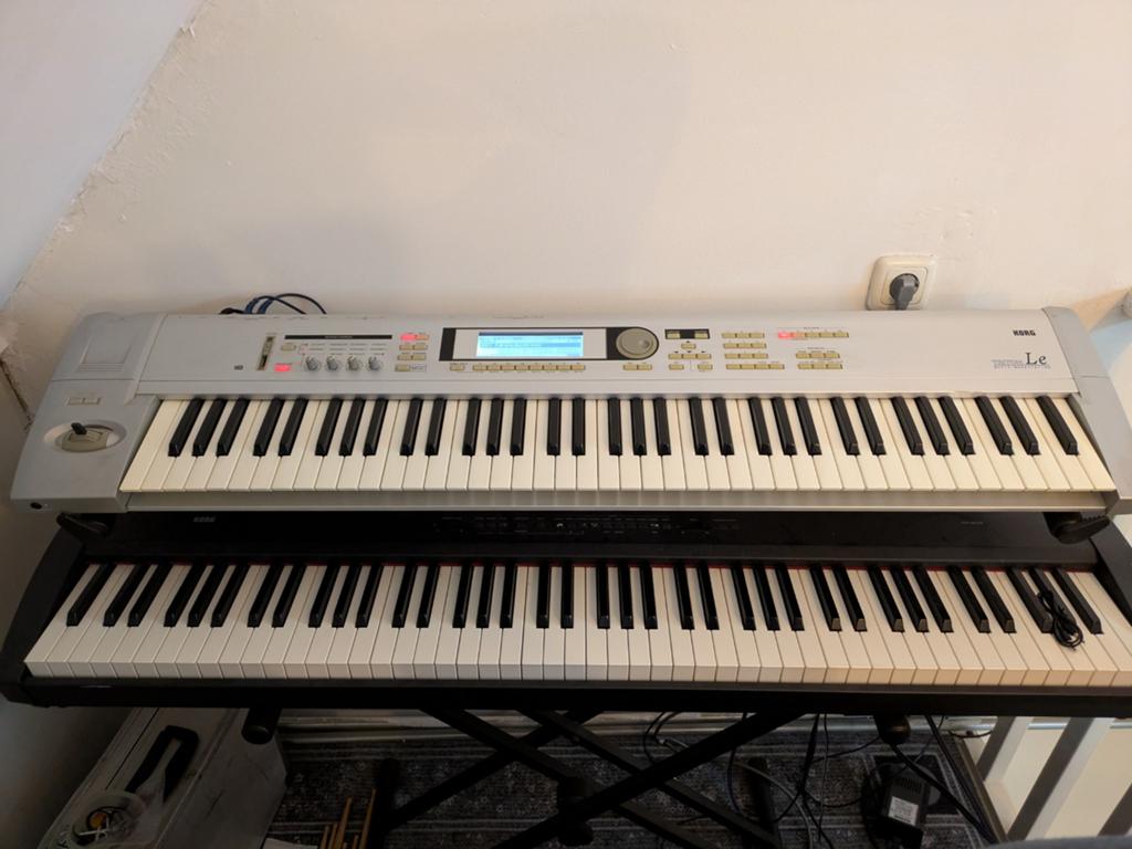 Korg Triton Le 76 workstation + 128MB Smart Media Card, Ophalen, 76 toetsen, Korg, Met midi-aansluiting
