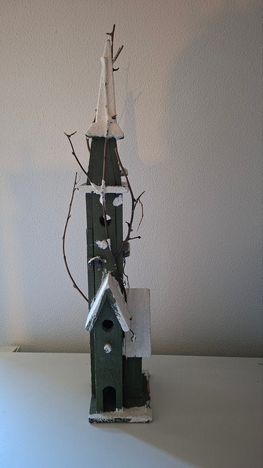 Decoratieve Kerstkerk met Sneeuw en Takjes, Groen, Hout, Gebruikt, Ophalen of Verzenden