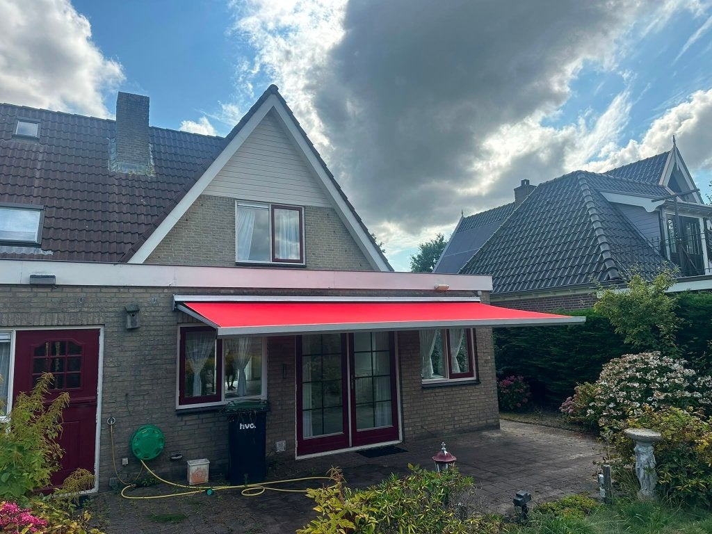 Zonnescherm 5.5m breed, 2.5m uitval, elektrisch, Ophalen, Gebruikt, 450 cm of meer, Elektrisch