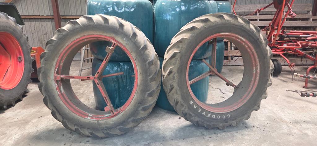Set dubbellucht wielen 13.6/12-38 Goodyear, Zakelijke goederen, Ophalen