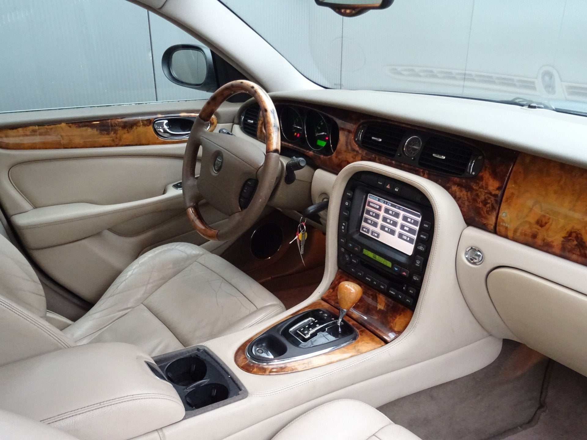 Jaguar XJ 3.0 V6 * YOUNGTIMER ! (bj 2003, automaat), Automaat, 238 pk, Achterwielaandrijving, Gebruikt