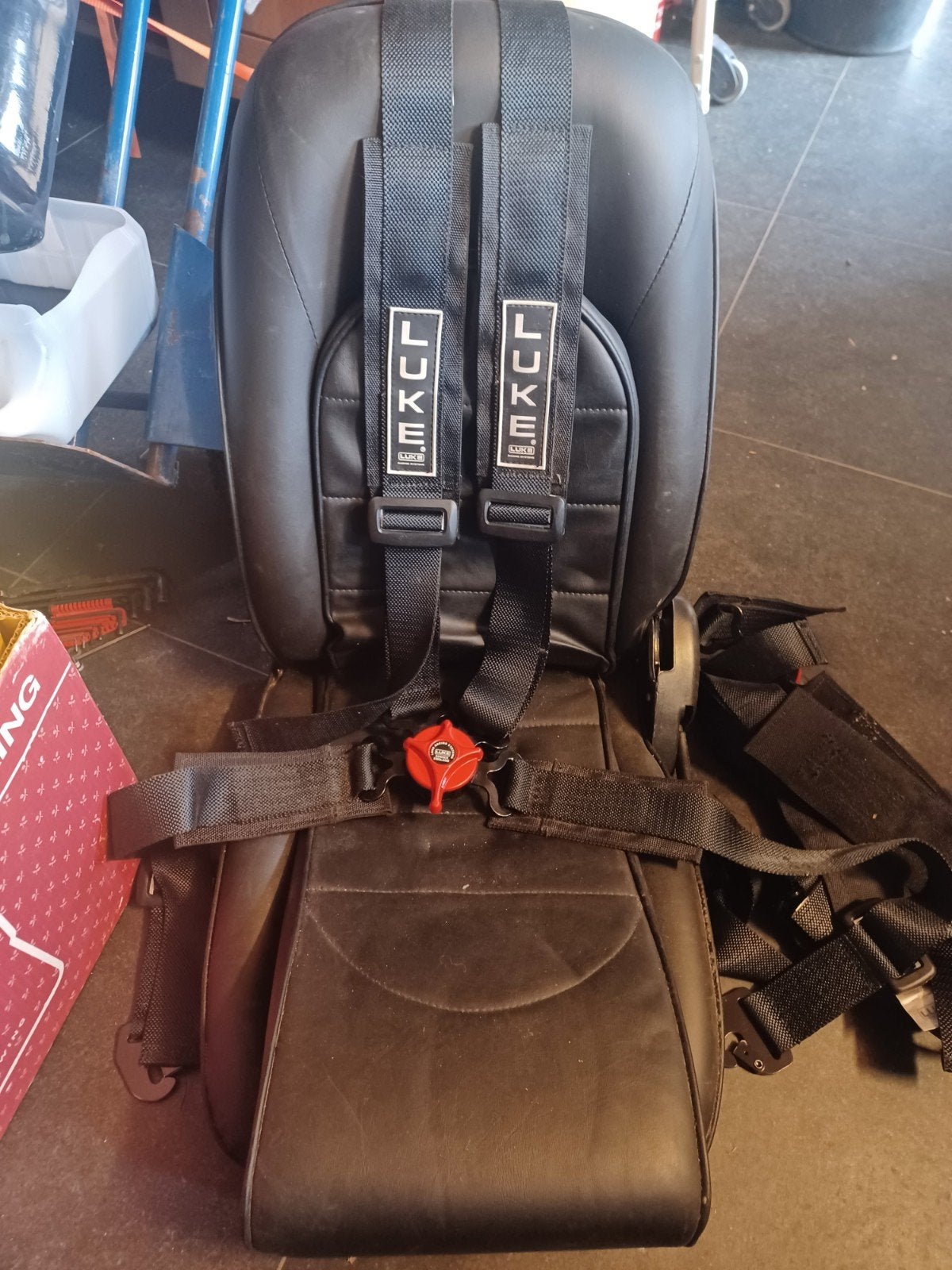Losse autostoelen met race 4 puntsluiting van het merk Luke, Ophalen, Nieuw