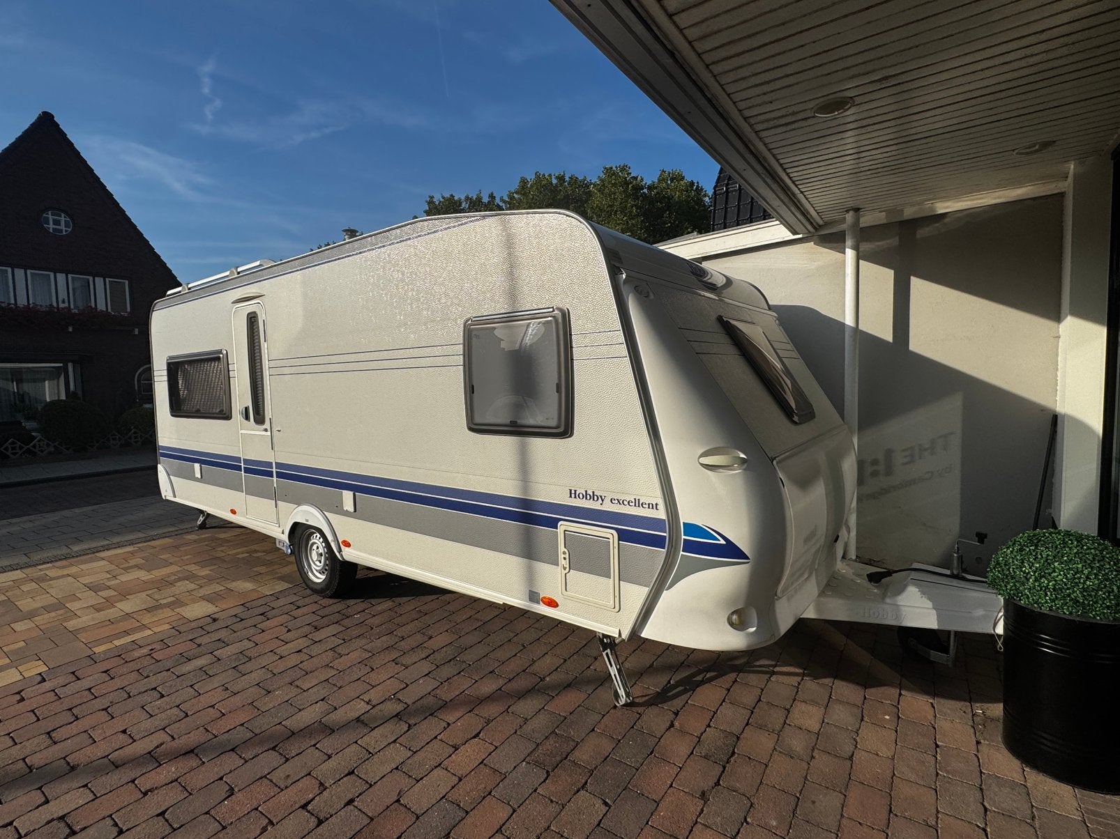 Hobby 560 UFE EXCELENT, airco mover voortent en luifel, Kachel, Rondzit, Hobby, Frans bed