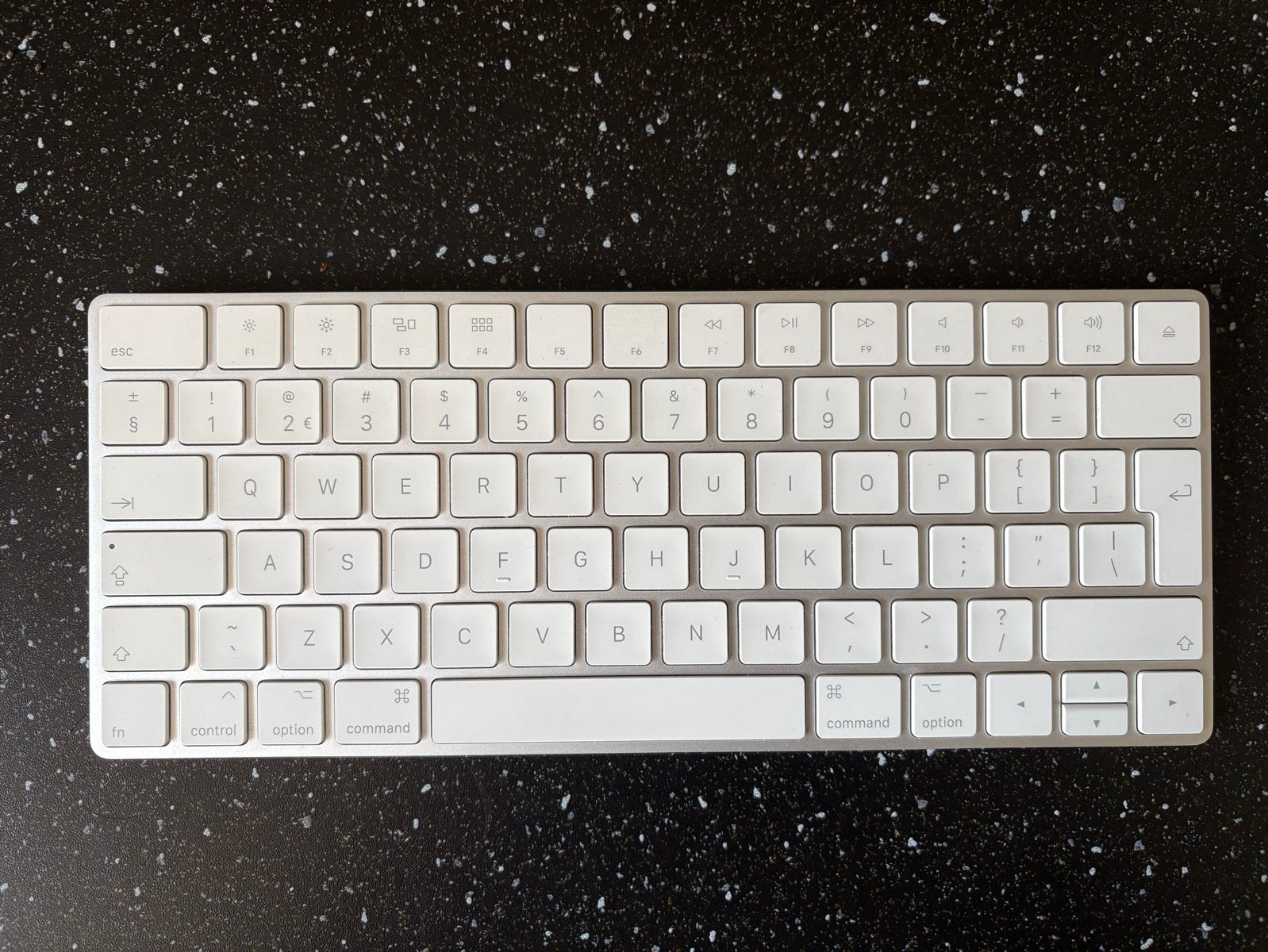 Apple Magic Keyboard A1644 - QWERTY - Zo goed als nieuw, Computers en Software, Toetsenborden, Ophalen of Verzenden, Qwerty, Zo goed als nieuw