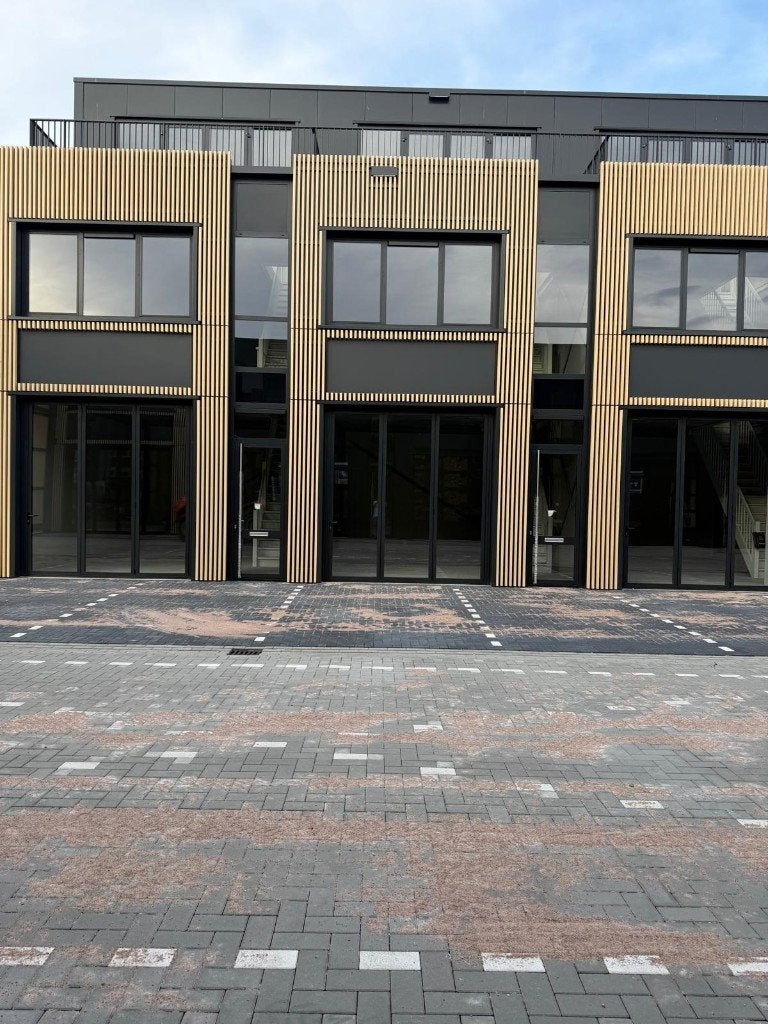 Moderne bedrijfsruimte te huur in Amsterdam Osdorp, Huizen en Kamers, 50 m² of meer, Amsterdam