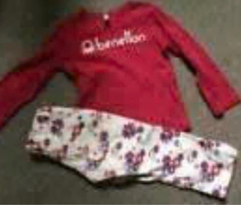 2 delige set in maat 86 o.a. benetton, Kinderen en Baby's, Babykleding | Maat 86, Ophalen, Gebruikt, Meisje