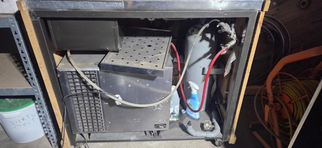 Mobiele biertap met spoelbak en koeling, Ophalen, Gebruikt, Overige merken