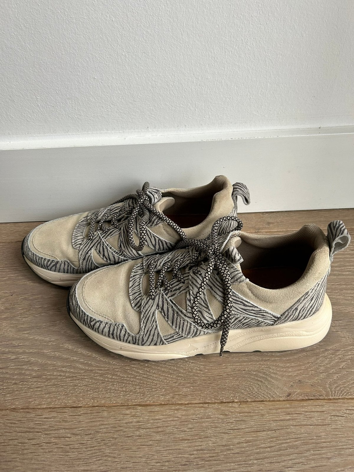 beige Tulum zebra sneakers maat 39 JUUL & BELLE, Beige, Ophalen of Verzenden, Sneakers of Gympen, Zo goed als nieuw