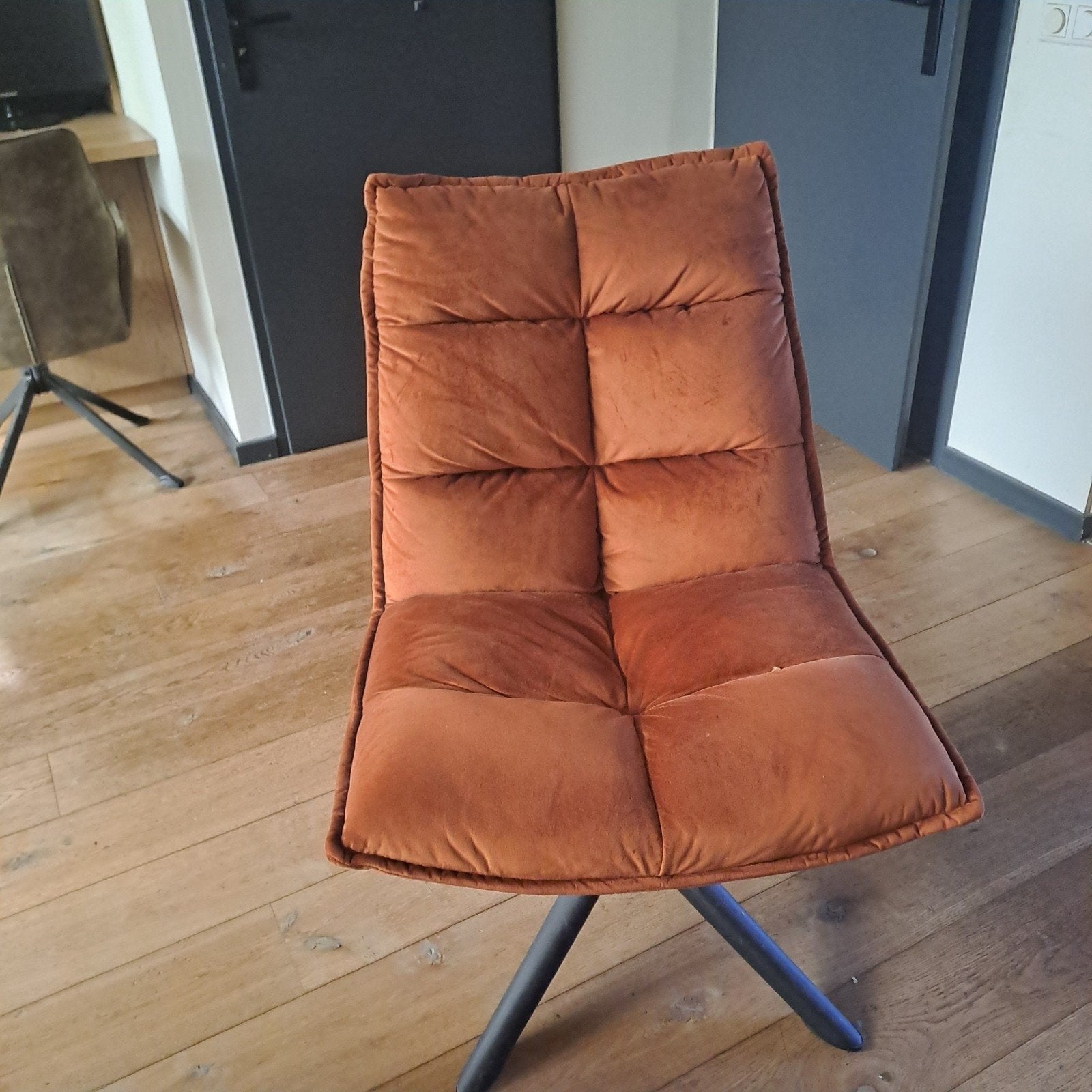Draaifauteuil Clayton - Comfortabel en Stijlvol, 75 tot 100 cm, Zo goed als nieuw, Metaal, 50 tot 75 cm