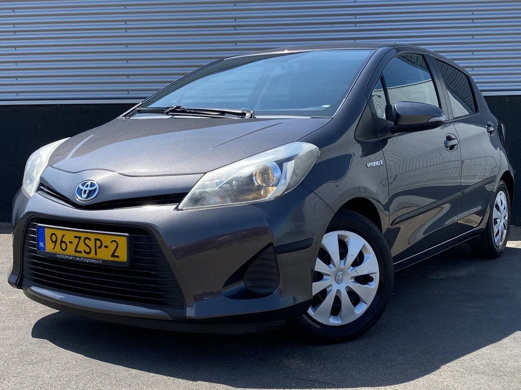 Toyota Yaris 1.5 Full Hybrid Aspiration Automaat, Nieuw gele, Auto's, Toyota, Euro 5, Gebruikt, 4 cilinders, 49 €/maand