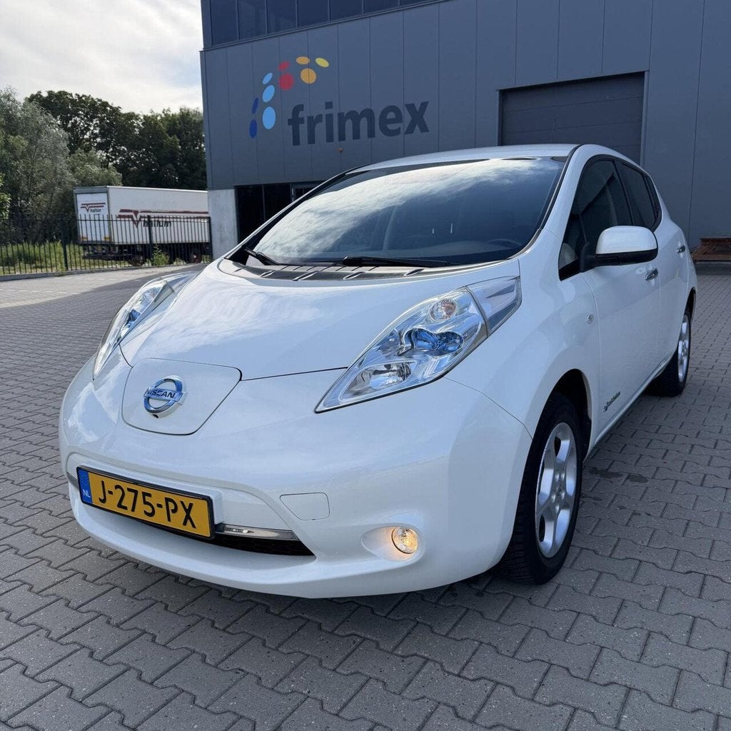 Nissan LEAF Tekna 24 kWh | Leder | Camera | NW APK !, Auto's, Nissan, Gebruikt, 199 km, Wit, Leder