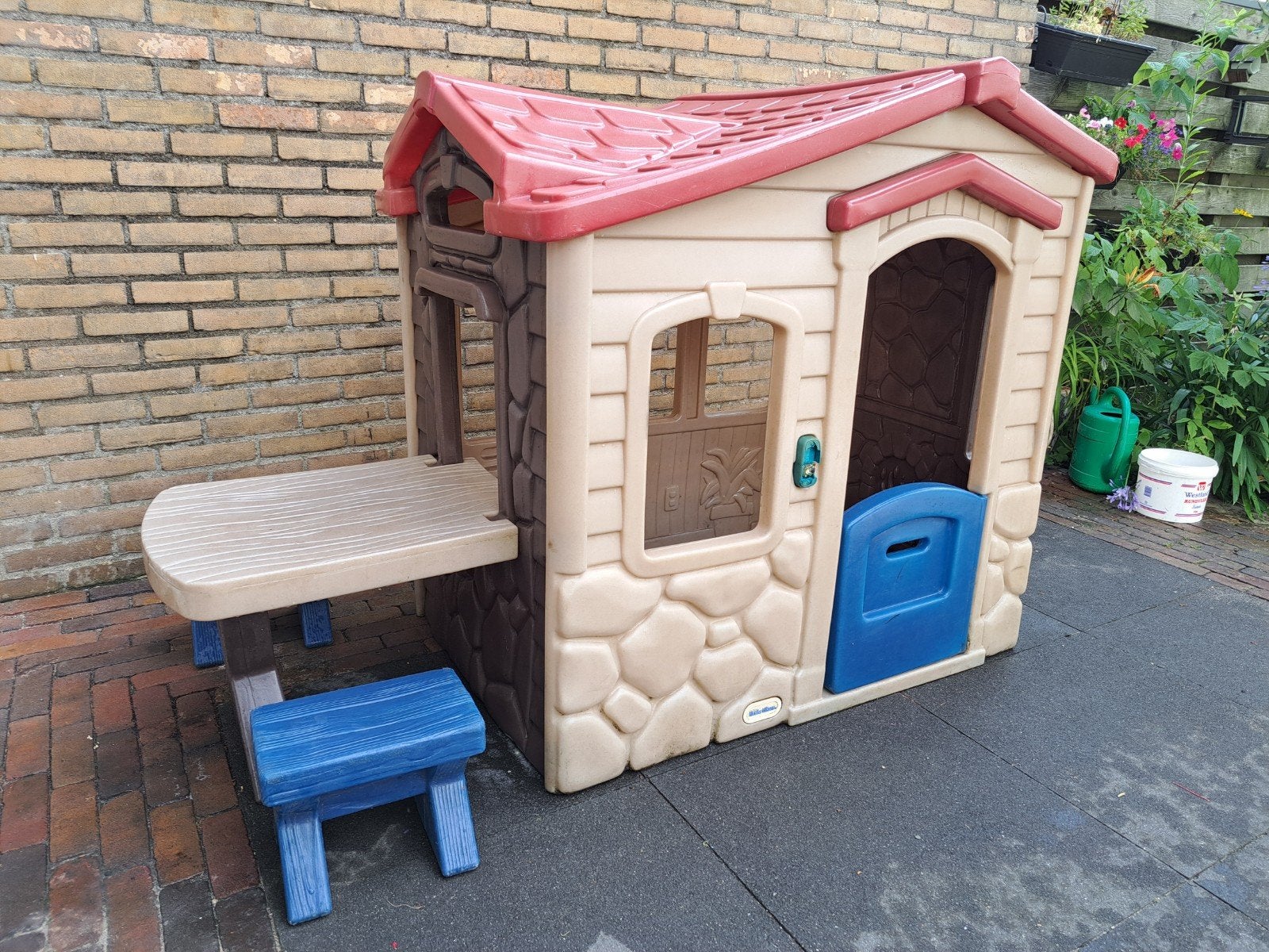 Little Tikes Speelhuisje met Picknicktafel en 2 Krukjes, Kinderen en Baby's, Ophalen, Gebruikt, Kunststof