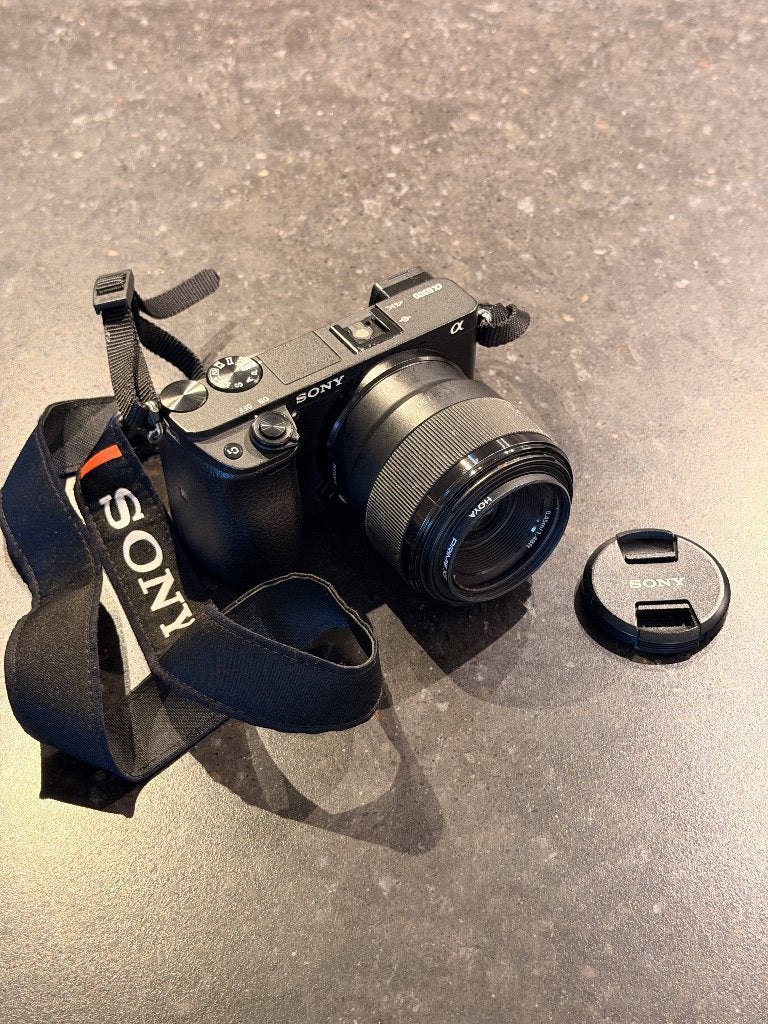 Sony α6300 met 16-50mm en FE 50mm F1.8 complete set, Audio, Tv en Foto, Ophalen, Gebruikt, Accu, Sony