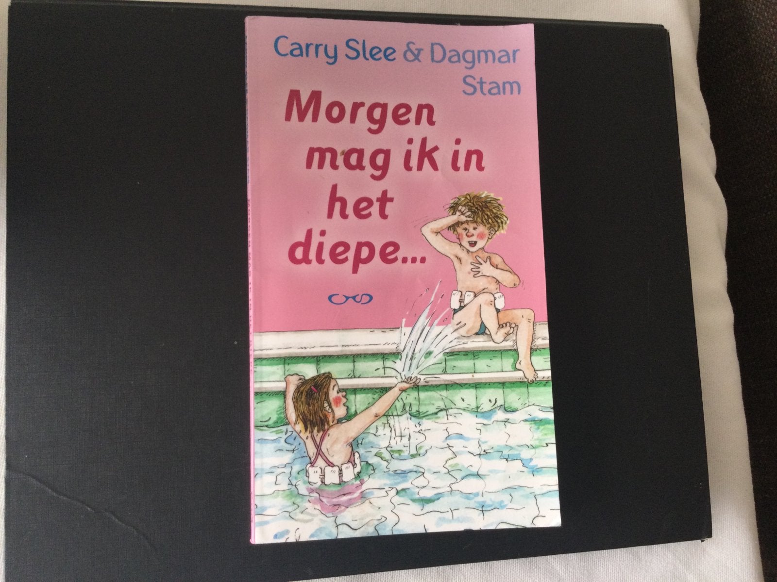 Carry Slee & Dagmar Stam, Morgen mag ik in het diepe…, Ophalen of Verzenden, Gelezen, Fictie algemeen