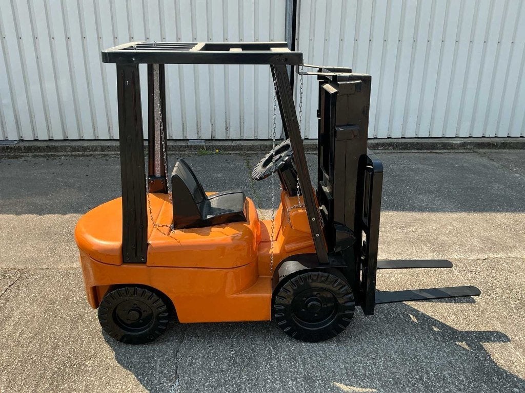 Eyecatcher kunststof heftruck voor promotiedoeleinde !!, Zakelijke goederen, Machines en Bouw | Heftrucks en Intern transport